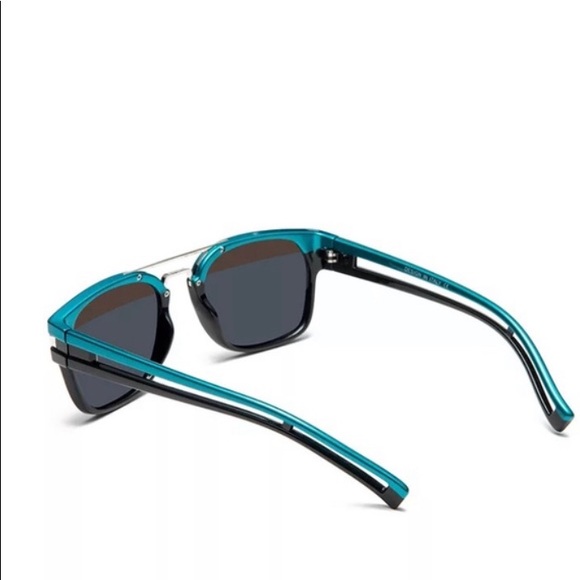 Classy Two-tone Black & Blue Outdoor Sunglasses Accessory - Picture 3 of 4